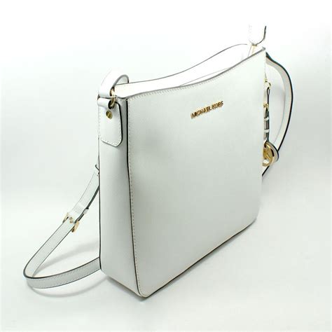 white michael kors purse crossbody.